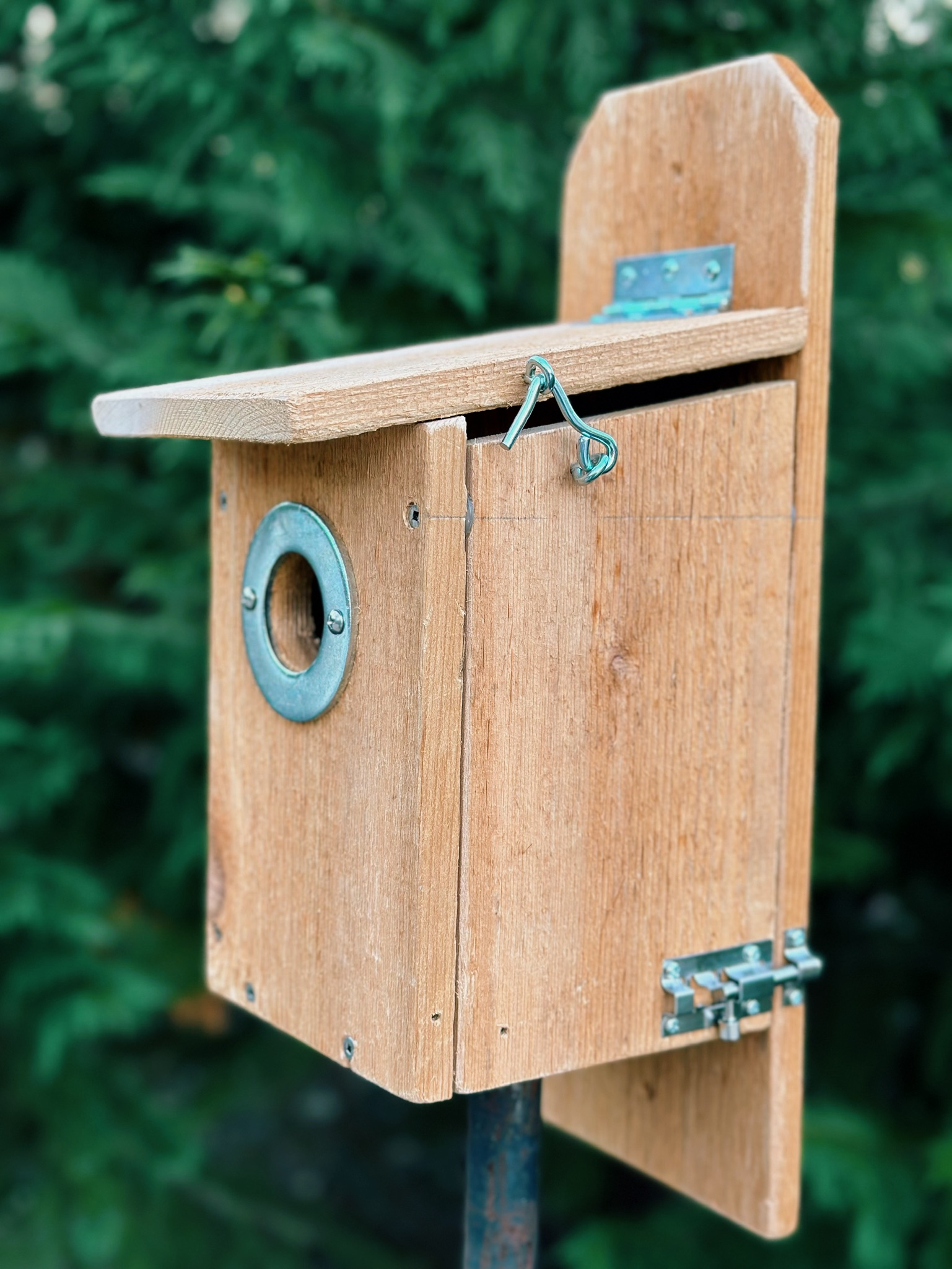 From a right angle of the birdhouse you can see the locking latch as well as the locking eye for the roof.